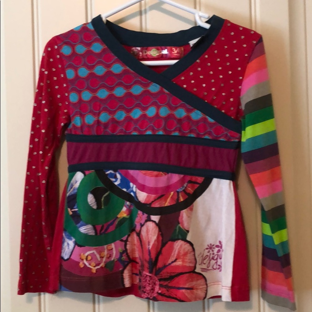 Desigual. Great condition. Knit shirt